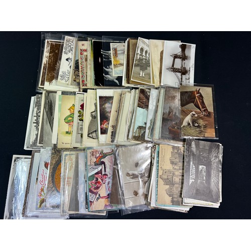 140 - Box of various vintage post cards