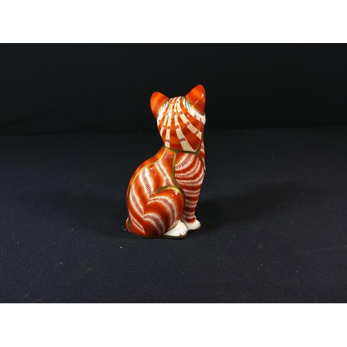 110 - Royal Crown Derby cat with gold stopper