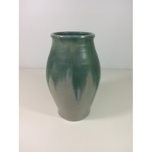 139 - 1 Large and 1 smaller Upchurch pottery vase
Taller vase 25.5cm tall, Diameter at widest point approx... 