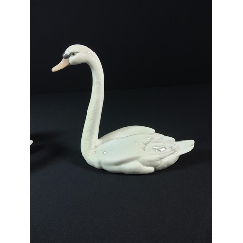 26 - 2 Lladro swans