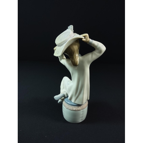 33 - Lladro girl with hat