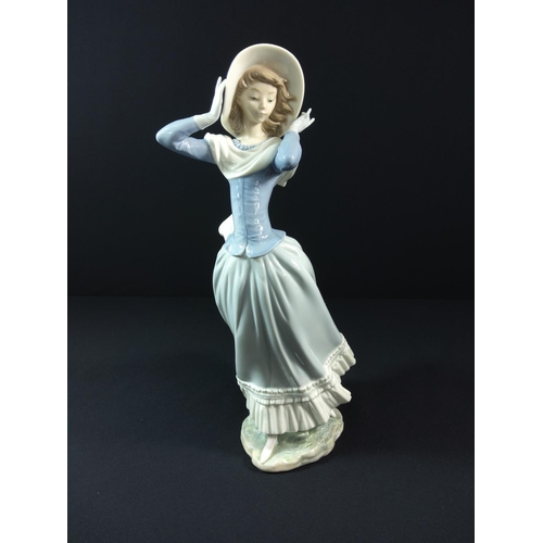 37 - Large Lladro lady