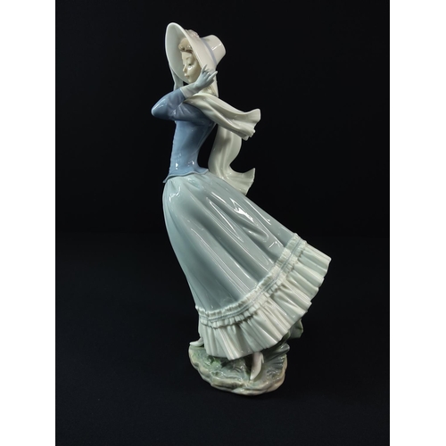 37 - Large Lladro lady