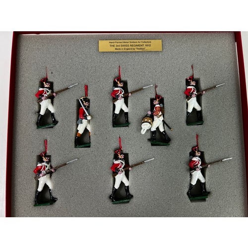 5 - Boxed set of 8 lead soldiers by Tradition