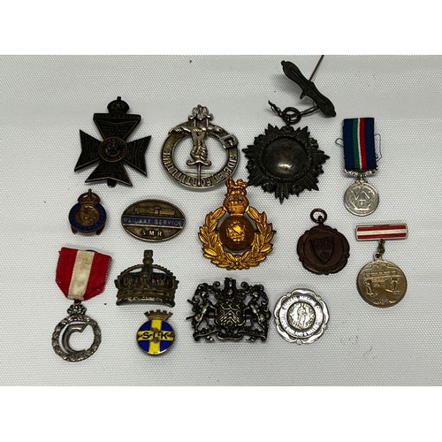 610 - Quantity of various miniature medals, railway badges, cat badges etc