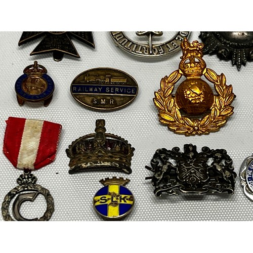 610 - Quantity of various miniature medals, railway badges, cat badges etc