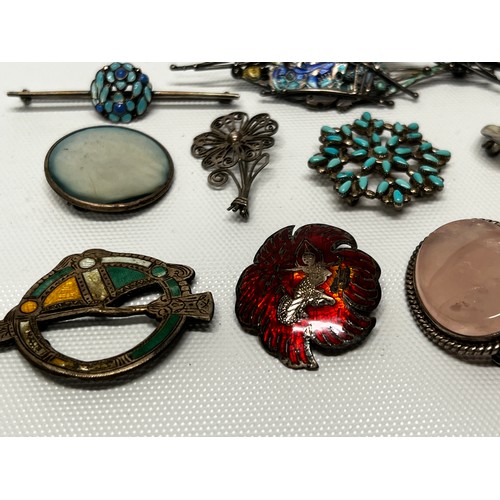 632 - 10 various vintage brooches including silver