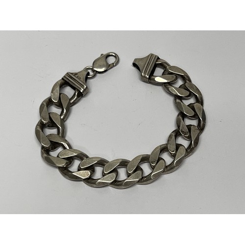 623 - Chunky silver curb link bracelet 95.2g