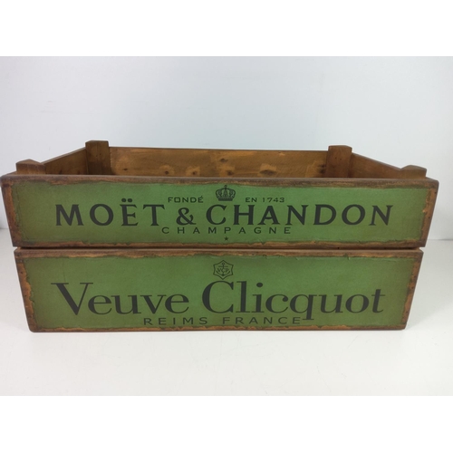 125 - Wooden crate with champagne advertising