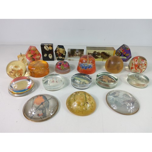 387 - Qty of paperweights