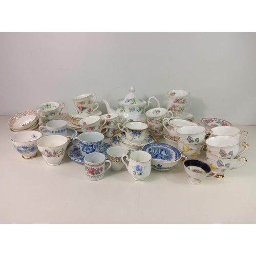 277 - Box of teaware