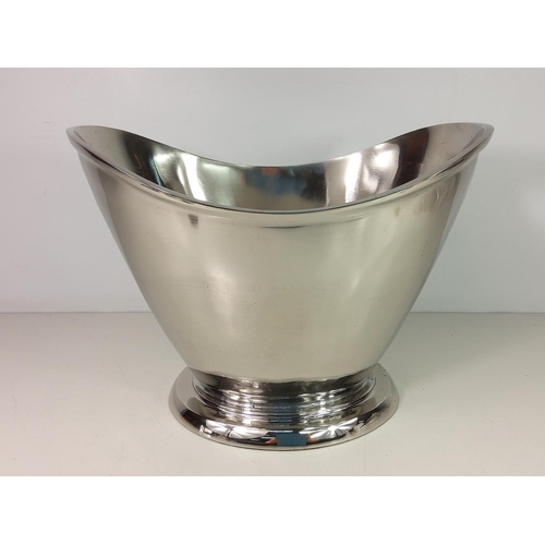 47 - Cast aluminium champagne bath