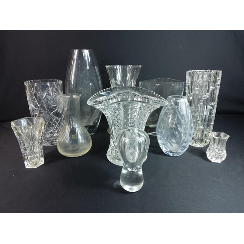 233 - Qty of glass vases