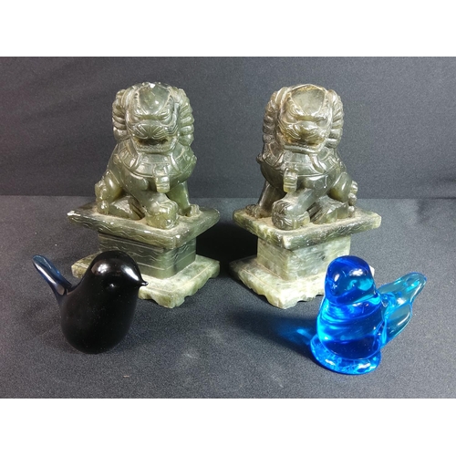 237 - 2 onyx Chinese Lion of Fo statues and 2 signed glass birds