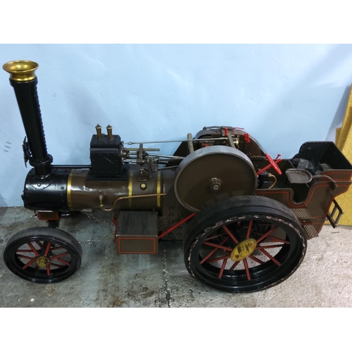 326 - Large live steam traction engine, approx 135cms in length, 59cms in width & 82cms in height