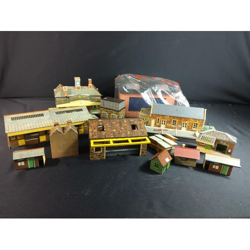 14 - Model train buildings etc