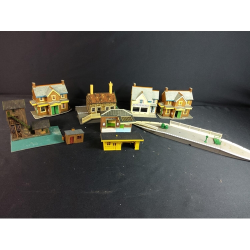 14 - Model train buildings etc