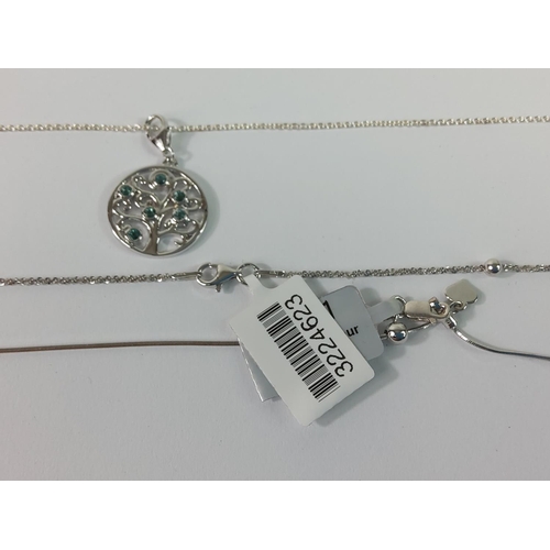 562 - 3 silver necklaces, gross weight 15.7g