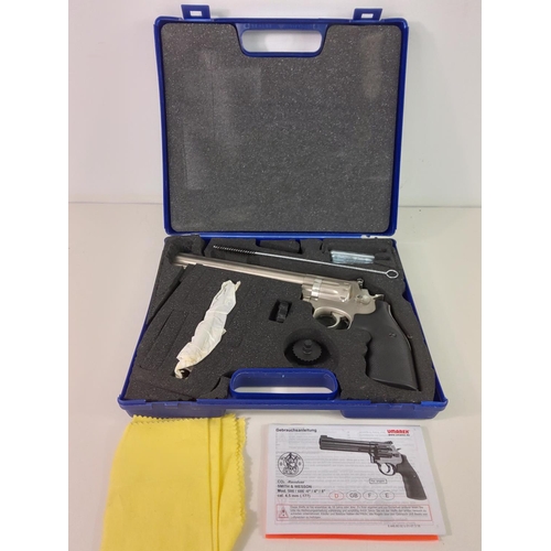 670 - Umarex replica Magnum 44 .177 air pistol, gas powered