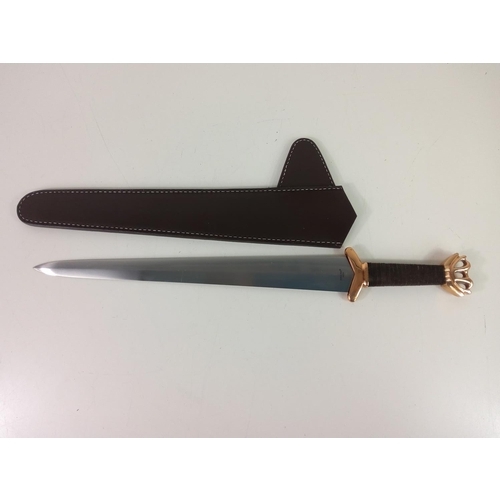 465 - Short sword with sheath