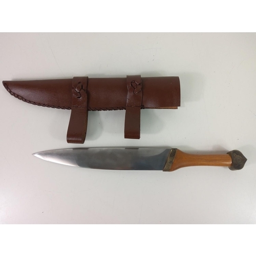 466 - Large knife with sheath