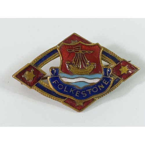 441 - Vintage enamelled Folkestone Town bar brooch