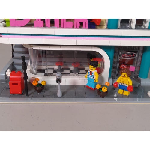 30 - Lego diner and wooden crate