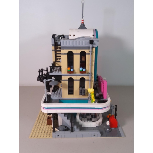 30 - Lego diner and wooden crate