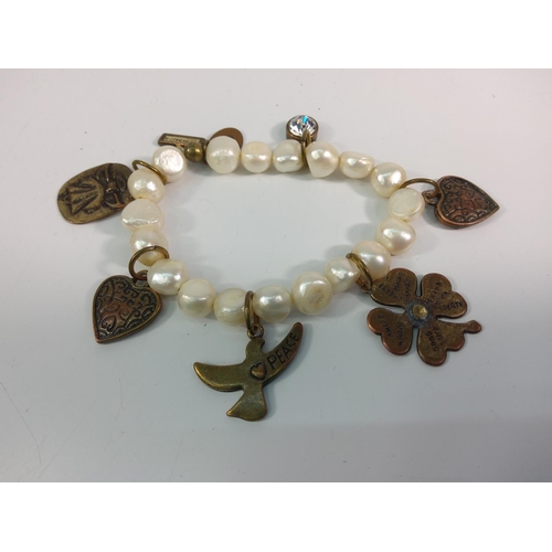 407 - Pearl bracelet