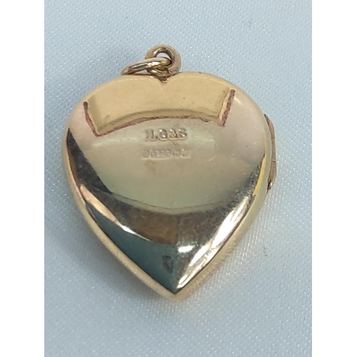 220 - 9ct gold heart shaped locket 4.7g