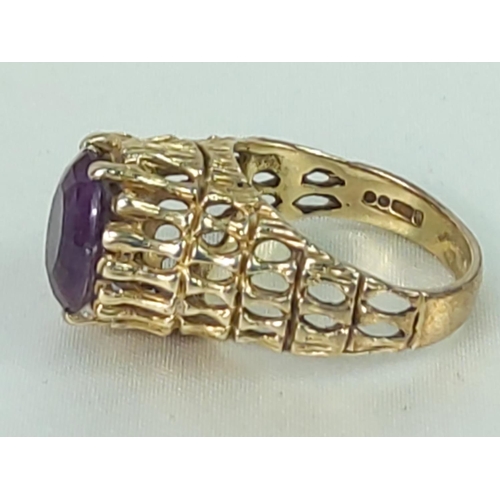 235 - 9ct gold stone set ring 7g gross, size N