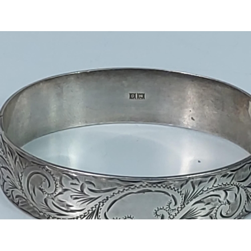 305 - Heavy silver bracelet 49g