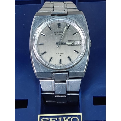 307 - Boxed vintage 1980's Seiko wrist watch with original papers