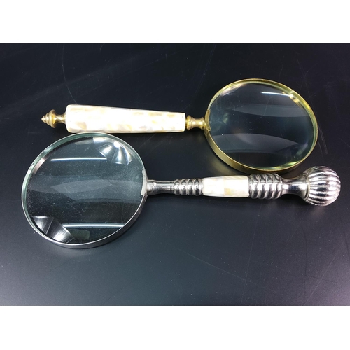 220 - 2 magnifying glasses