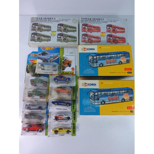 127 - Boxed model vehicles