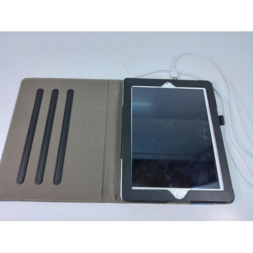 329 - Ipad 32g with charging lead