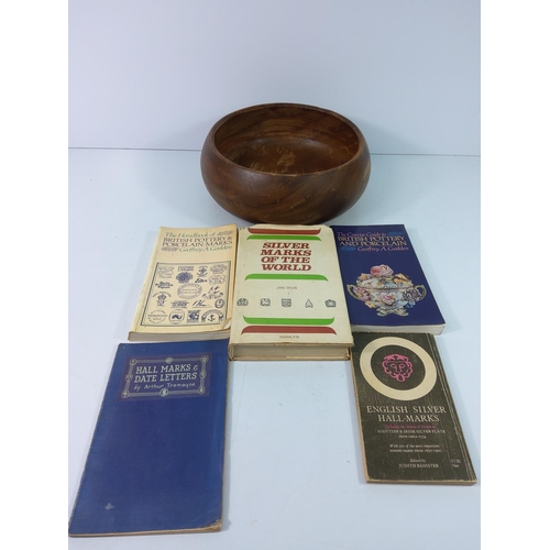 249 - Bowl, books and chinaware