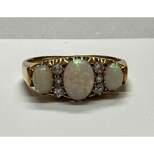 417 - 18ct opal set ring - 3.5g gross