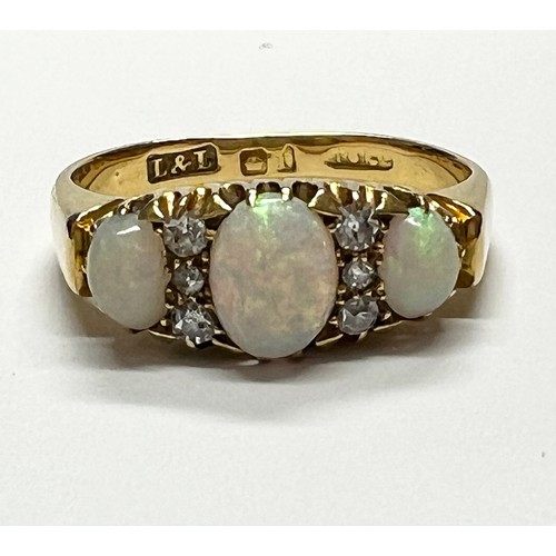 417 - 18ct opal set ring - 3.5g gross