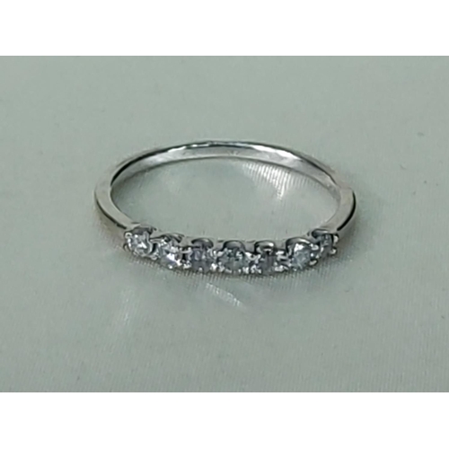 266 - 9ct gold stone set ring, size T