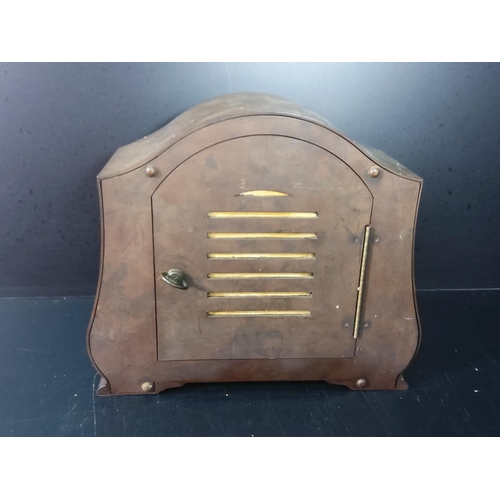 124 - Bakelite clock