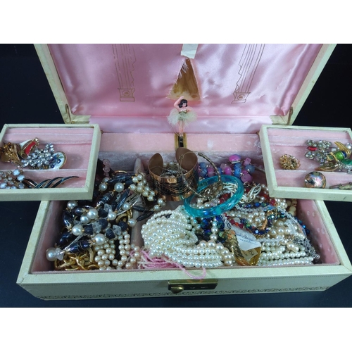 327 - Vintage jewellery box and contents