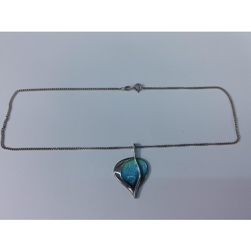 292 - Silver pendant on chain