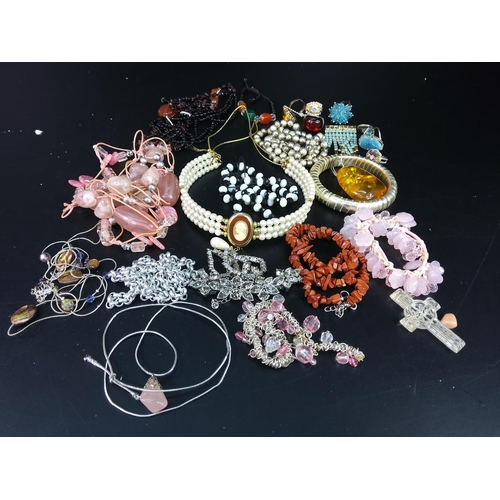 380 - Qty of jewellery