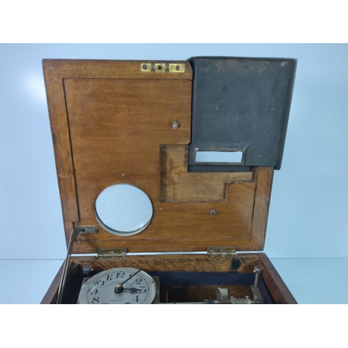 114 - Desk mounted time clock