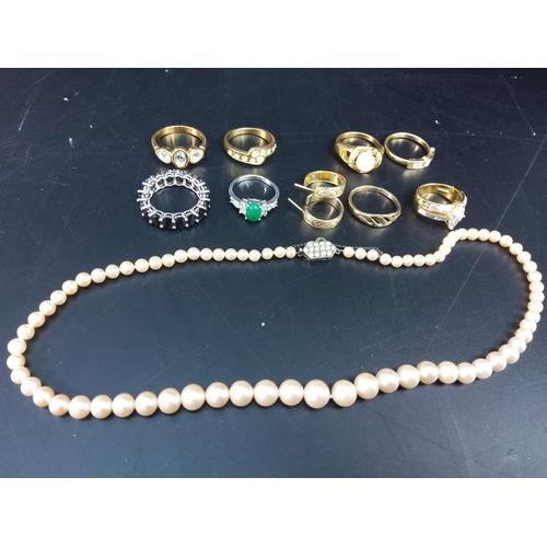 379 - Vintage jewellery