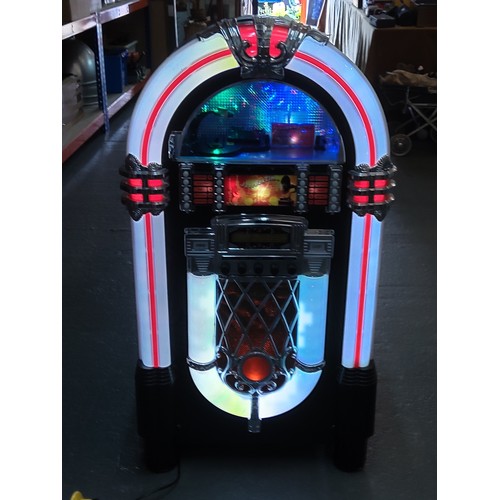 106 - itek CD/radio player Jukebox, model number I60013, 105 x 57 x 30cms, approx weight 20kg and holds 1 ... 