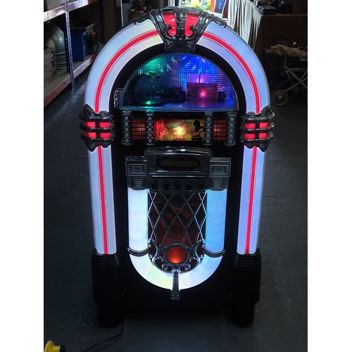 106 - itek CD/radio player Jukebox, model number I60013, 105 x 57 x 30cms, approx weight 20kg and holds 1 ... 