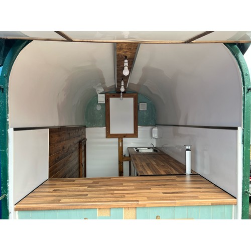 29 - Vintage horsebox converted into a wine/gin bar , fully kitted out with 32amp power supply (more phot... 