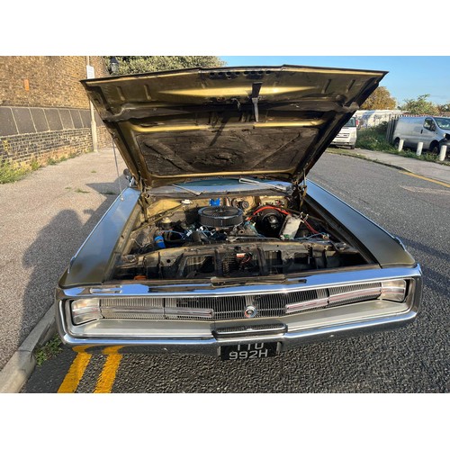 31 - 1970 Chrysler 300, 52,988, 7.2L big block V8, running project with recent reupholstered seats, stunn... 